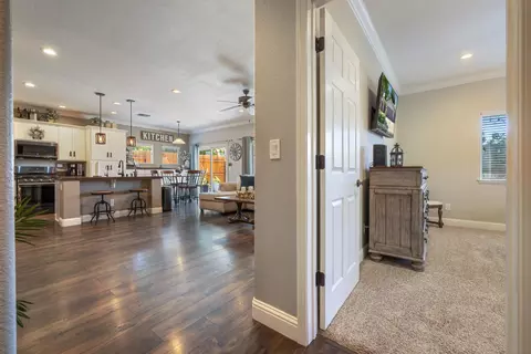 Entry Way - 7204 Prelude Ln, Hughson, CA 95326 photo 4 of 10