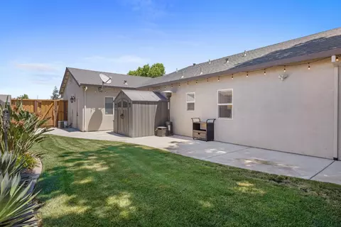 Exterior - 7204 Prelude Ln, Hughson, CA 95326 photo 9 of 13