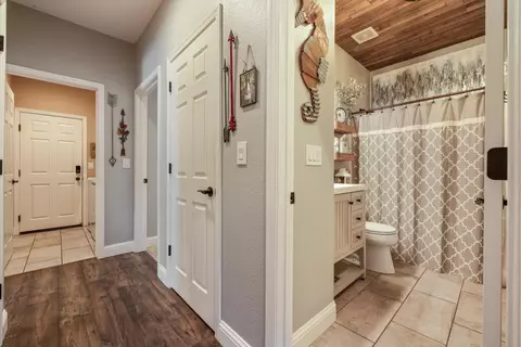 Entry Way - 7204 Prelude Ln, Hughson, CA 95326 photo 7 of 10