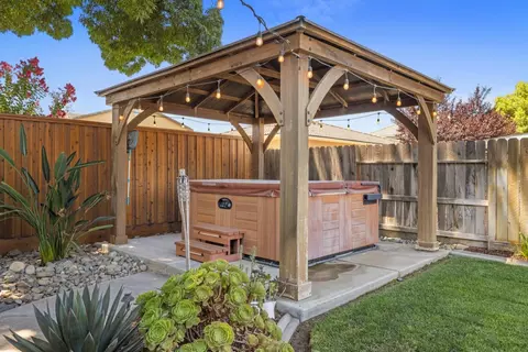 Exterior - 7204 Prelude Ln, Hughson, CA 95326 photo 11 of 13