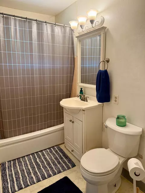 Bath - 15872 5th St, Lathrop, CA 95330 photo 1 of 2