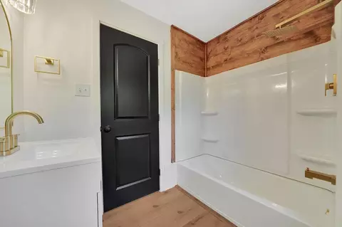 Bath - 140 Eureka St, Sutter Creek, CA 95685 photo 2 of 6