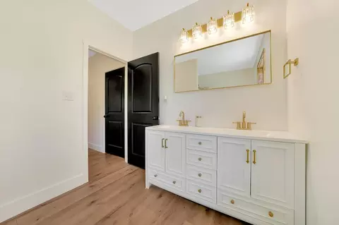 Bath - 140 Eureka St, Sutter Creek, CA 95685 photo 5 of 6