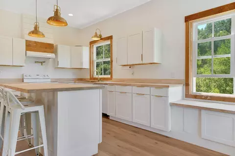 Kitchen - 140 Eureka St, Sutter Creek, CA 95685 photo 3 of 5