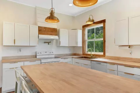 Kitchen - 140 Eureka St, Sutter Creek, CA 95685 photo 1 of 5