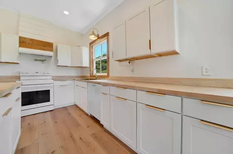 Kitchen - 140 Eureka St, Sutter Creek, CA 95685 photo 5 of 5