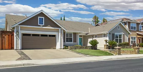 Exterior - 1483 Roger Dr, Tracy, CA 95304 photo 4 of 17
