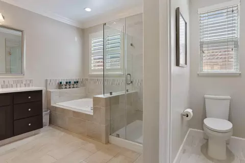 Bath - 1483 Roger Dr, Tracy, CA 95304 photo 4 of 7