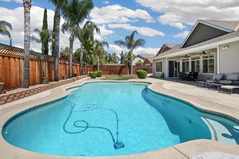 Exterior - 1483 Roger Dr, Tracy, CA 95304 photo 11 of 17