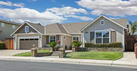 Exterior - 1483 Roger Dr, Tracy, CA 95304 photo 6 of 17