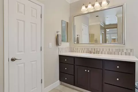 Bath - 1483 Roger Dr, Tracy, CA 95304 photo 6 of 7