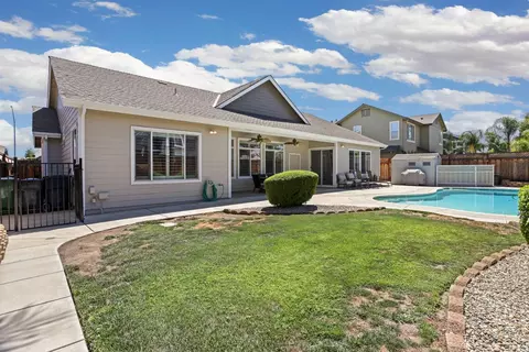 Exterior - 1483 Roger Dr, Tracy, CA 95304 photo 16 of 17