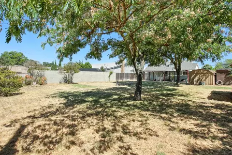 Exterior - 714 Simon St, Galt, CA 95632 photo 5 of 7