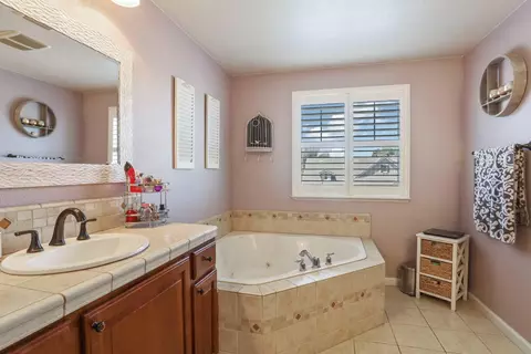 Bath - 3746 Attika St, Ceres, CA 95307 photo 5 of 7