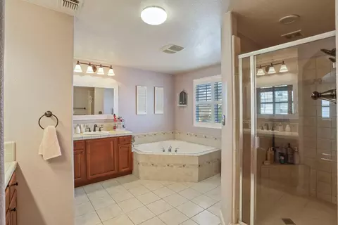 Bath - 3746 Attika St, Ceres, CA 95307 photo 2 of 7