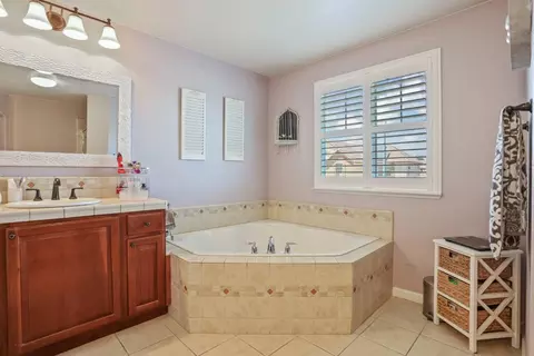 Bath - 3746 Attika St, Ceres, CA 95307 photo 3 of 7