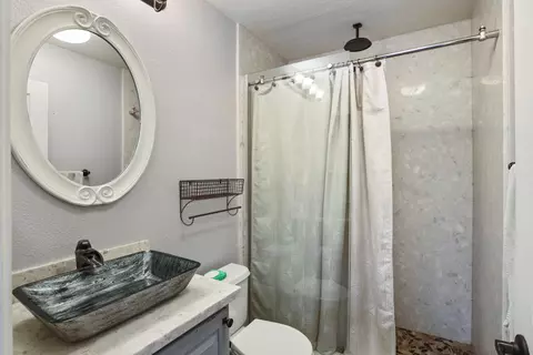 Bath - 3746 Attika St, Ceres, CA 95307 photo 1 of 7