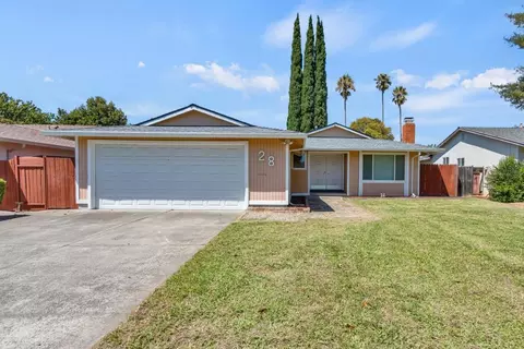 28 Lochmoor Cir, Sacramento, CA 95823