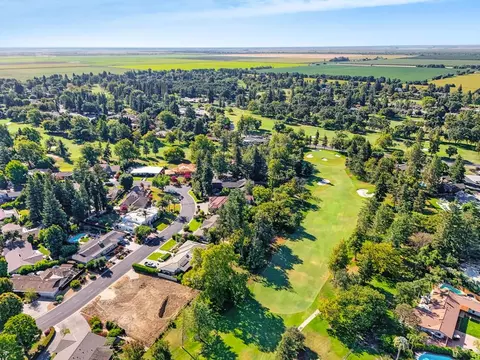 26894 Middle Golf Dr, El Macero, CA 95618