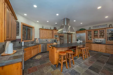 Kitchen - 1834 Thunderbolt Trl, Arnold, CA 95223 photo 5 of 10