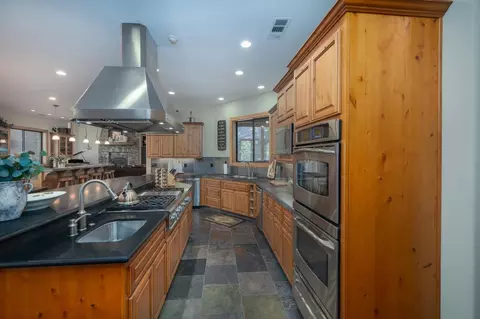 Kitchen - 1834 Thunderbolt Trl, Arnold, CA 95223 photo 8 of 10