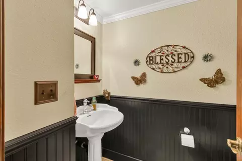 Bath - 8681 Berry Rd, Wilton, CA 95693 photo 1 of 9