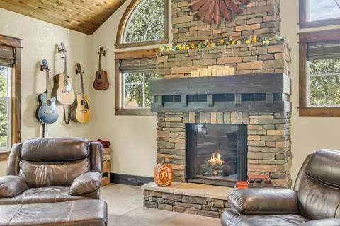 Living - 8681 Berry Rd, Wilton, CA 95693 photo 8 of 11
