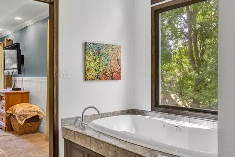 Bath - 8681 Berry Rd, Wilton, CA 95693 photo 6 of 9
