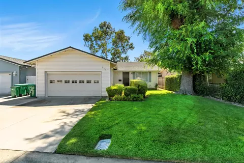954 Woodrow St, Lodi, CA 95240 photo 1