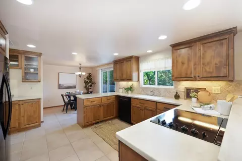 Kitchen - 6800 Stanley Ave, Carmichael, CA 95608 photo 5 of 7