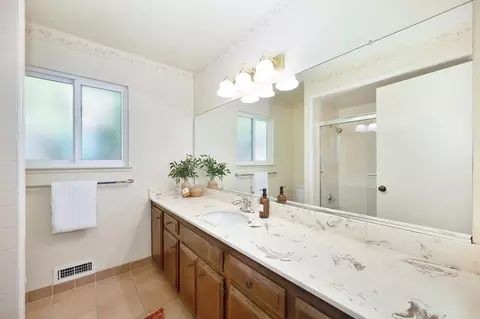 Bath - 6800 Stanley Ave, Carmichael, CA 95608 photo 2 of 5
