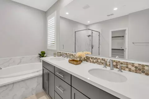 Bath - 246 Brooks St, Lodi, CA 95240 photo 7 of 7