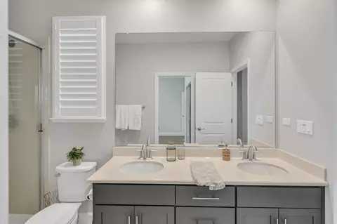 Bath - 246 Brooks St, Lodi, CA 95240 photo 1 of 7
