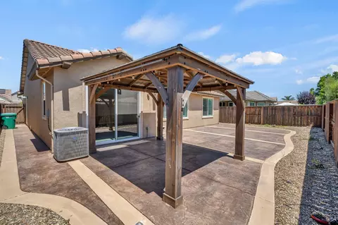 Exterior - 246 Brooks St, Lodi, CA 95240 photo 4 of 7