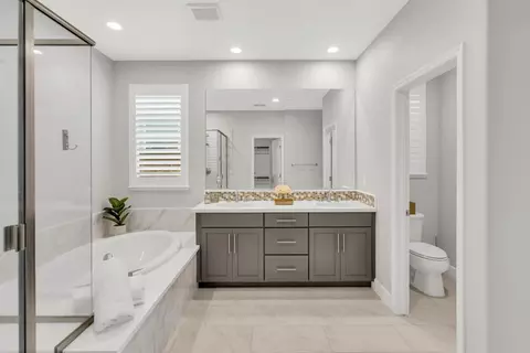 Bath - 246 Brooks St, Lodi, CA 95240 photo 5 of 7