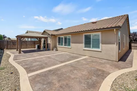 Exterior - 246 Brooks St, Lodi, CA 95240 photo 7 of 7