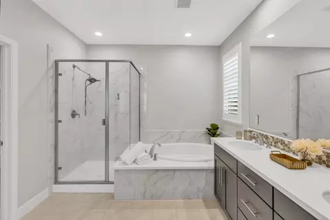 Bath - 246 Brooks St, Lodi, CA 95240 photo 6 of 7