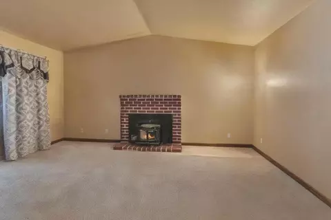 Living - 500 Chestnut Ave, Tracy, CA 95376 photo 4 of 6