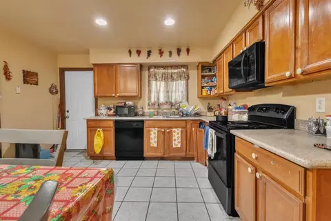 Kitchen - 500 Chestnut Ave, Tracy, CA 95376 photo 1 of 6