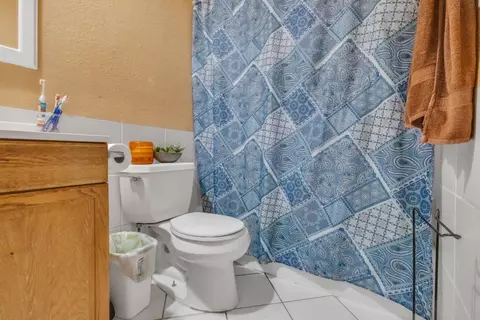 Bath - 500 Chestnut Ave, Tracy, CA 95376 photo 3 of 6