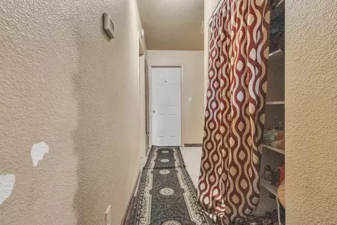 Entry Way - 500 Chestnut Ave, Tracy, CA 95376 photo 1 of 1