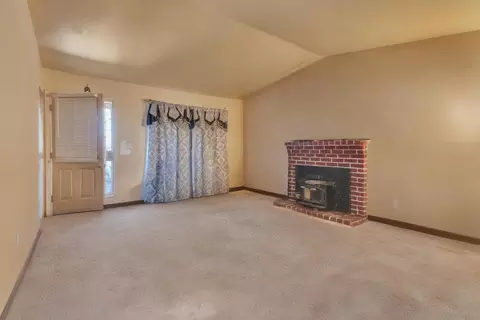 Living - 500 Chestnut Ave, Tracy, CA 95376 photo 5 of 6