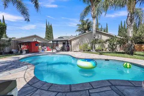 Exterior - 500 Chestnut Ave, Tracy, CA 95376 photo 4 of 6