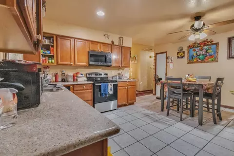 Kitchen - 500 Chestnut Ave, Tracy, CA 95376 photo 3 of 6