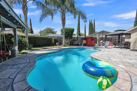 Exterior - 500 Chestnut Ave, Tracy, CA 95376 photo 3 of 6