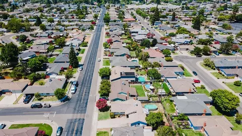 View/Area - 800 S Crescent Ave, Lodi, CA 95240 photo 4 of 5