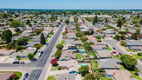 View/Area - 800 S Crescent Ave, Lodi, CA 95240 photo 2 of 5
