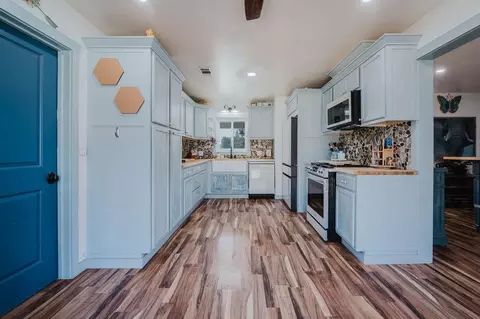 Kitchen - 800 S Crescent Ave, Lodi, CA 95240 photo 7 of 8