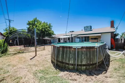 Exterior - 800 S Crescent Ave, Lodi, CA 95240 photo 4 of 6