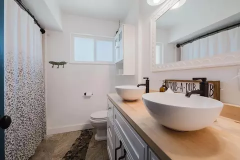 Bath - 800 S Crescent Ave, Lodi, CA 95240 photo 1 of 1
